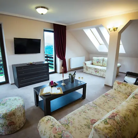 ペンシウネア トスカーナ ゲストハウス ブラショフ